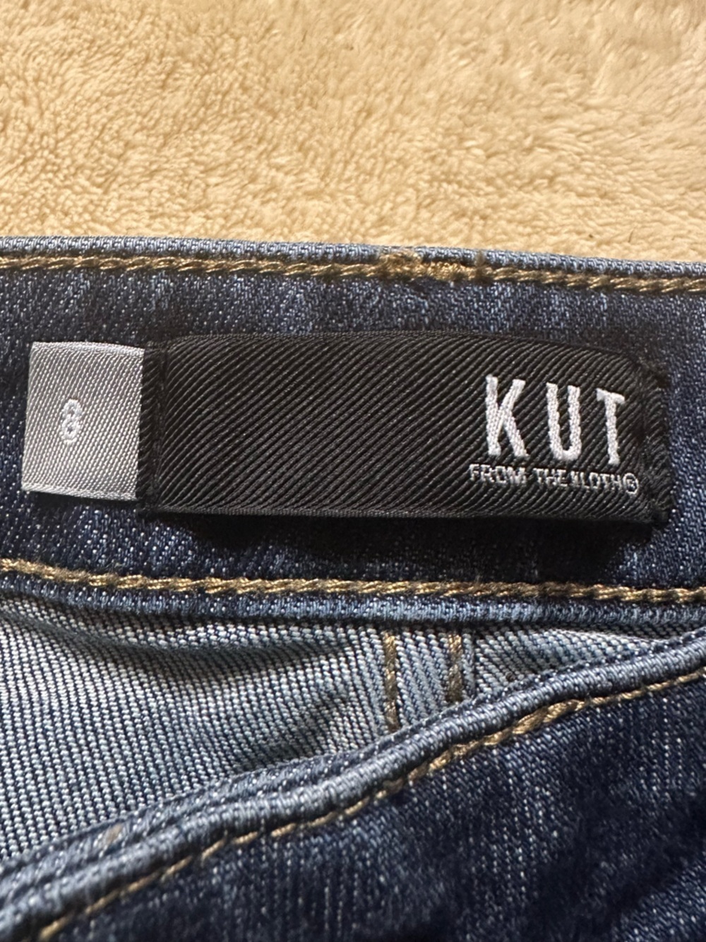 KUT from the Kloth Gidget Fray Denim Blue Jean Shorts Women’s 8 MSRP $79 EEUC - Picture 3 of 4